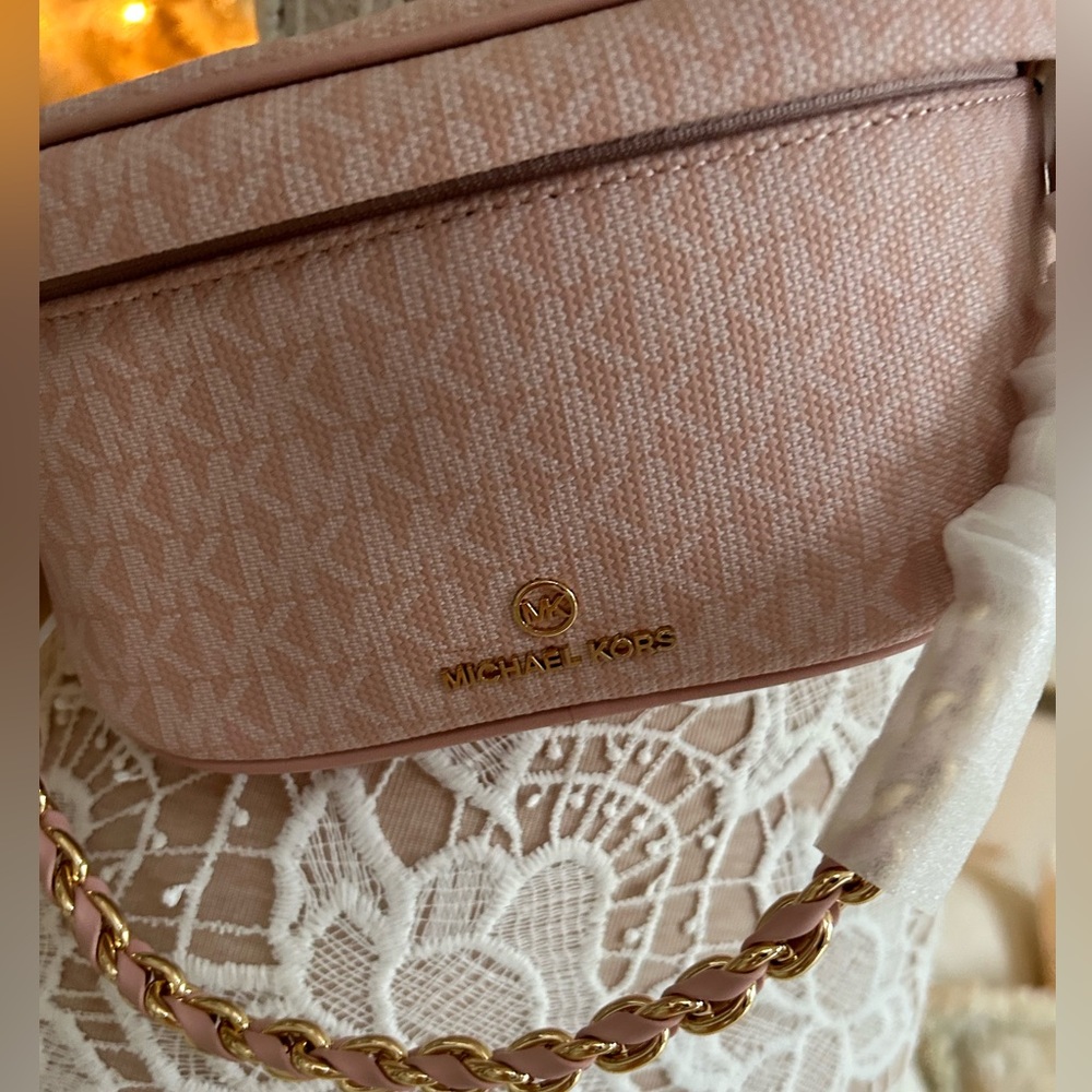 $258 Retail New! Michael Kors sling Messenger bag - Picture 6 of 16